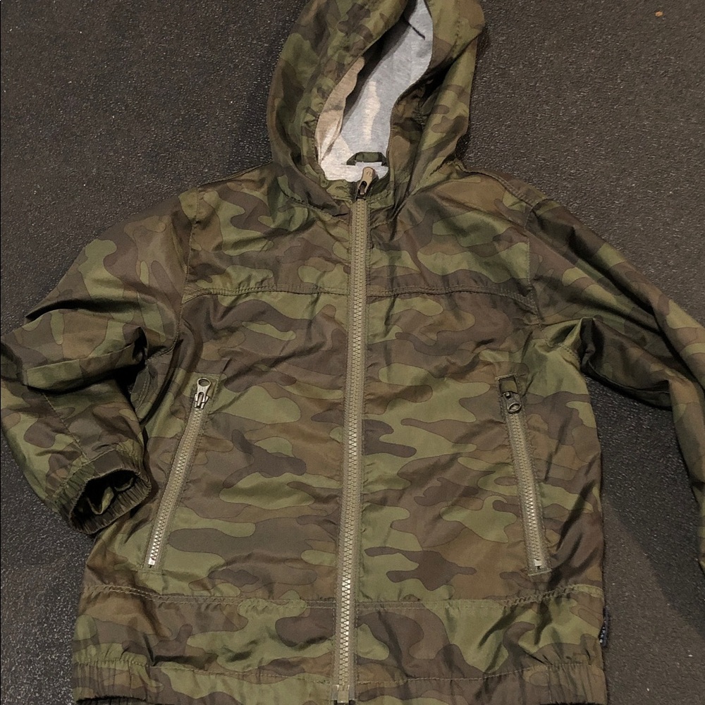 Gently loved Baby GAP, windbreaker, camouflage size 4.